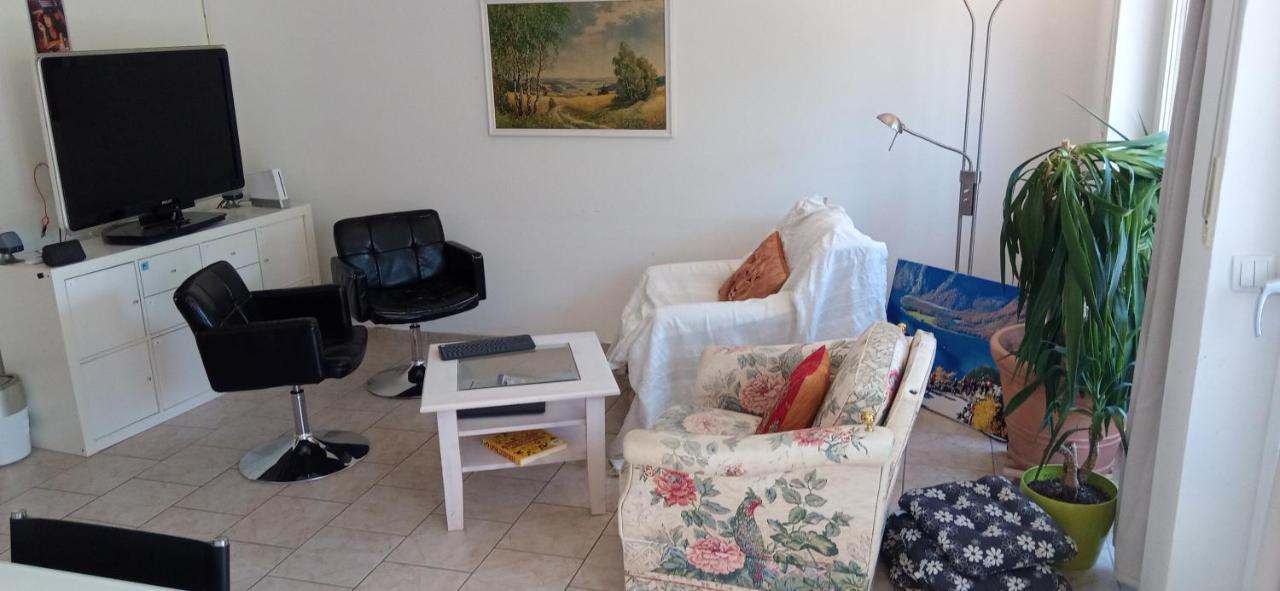 Grosses Zimmer Bad Kueche Wohnzimmer Terasse Garten Zentral Ruhig Ландсберг-на-Лехе Экстерьер фото